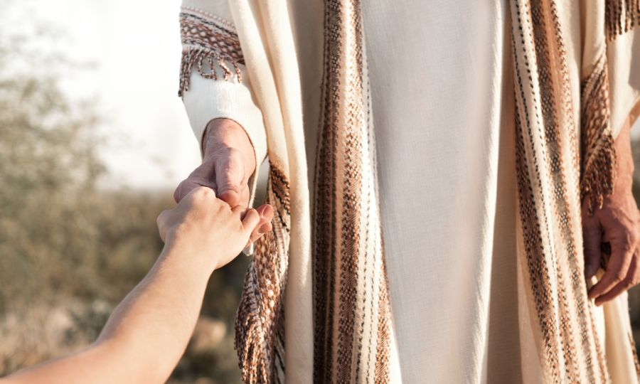 jesus-segurando-a-mão-de-alguém